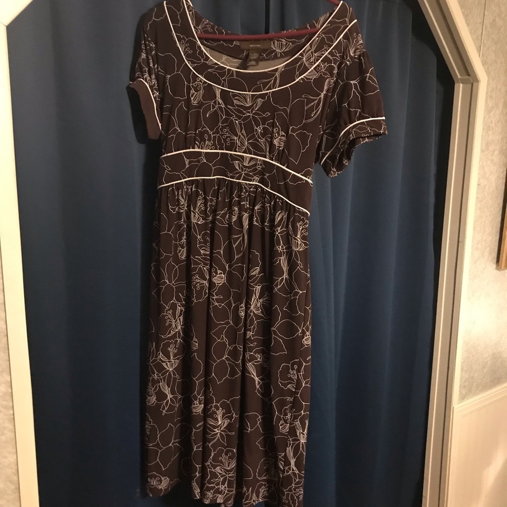 Ladies XL dress brown with cream floral detail